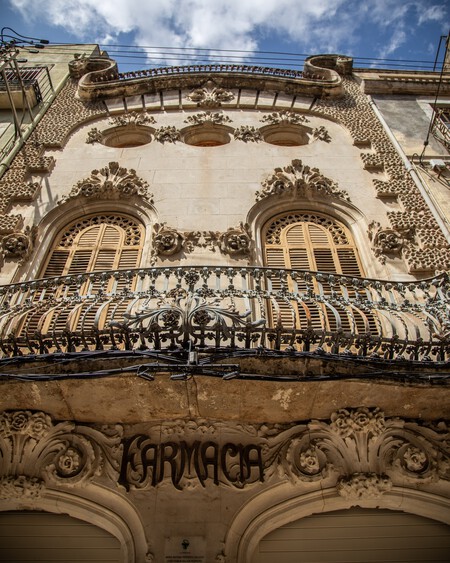 Edificio Modernista En Vilafranca Del Penedes