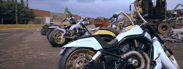 Así se achatarran seis Harley-Davidson bañadas en oro en segundos. Dos millones de euros en motos convertidos en basura