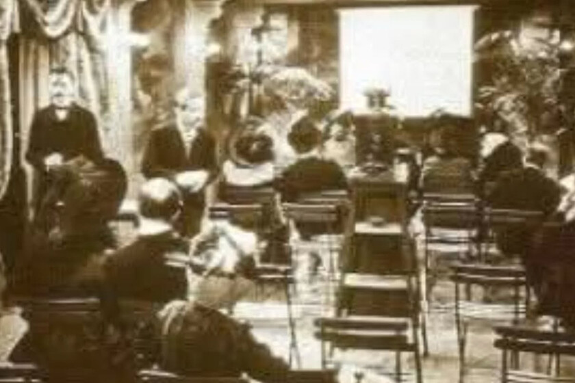 Hoy se cumplen 130 años de la llegada del cine a España. "Una perfección tal que no cabe más allá" que terminó en las barracas de las ferias ambulantes