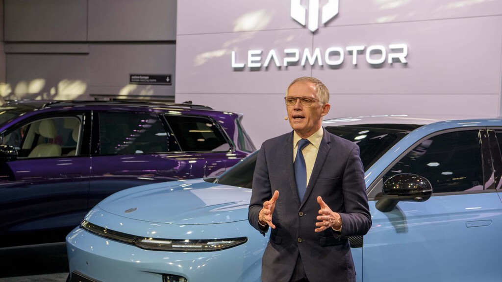 China salvará las fábricas de coches y los empleos en Europa, pero se merendará a las marcas europeas. Es la predicción de Carlos Tavares, el ex jefazo de Stellantis  