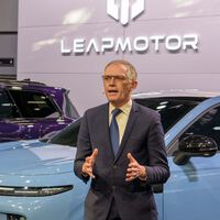 China salvará las fábricas de coches y los empleos en Europa, pero se merendará a las marcas europeas. Es la predicción de Carlos Tavares, el ex jefazo de Stellantis  