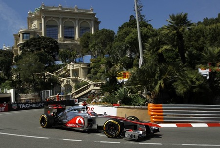 La lluvia desluce un poco los segundos libres del día en Mónaco. Jenson Button al frente