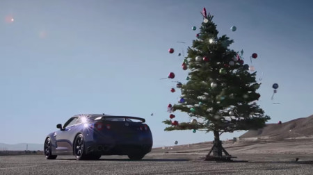 Vídeo: Hoy vas a aprender a quitar el árbol de Navidad con tu Nissan GT-R