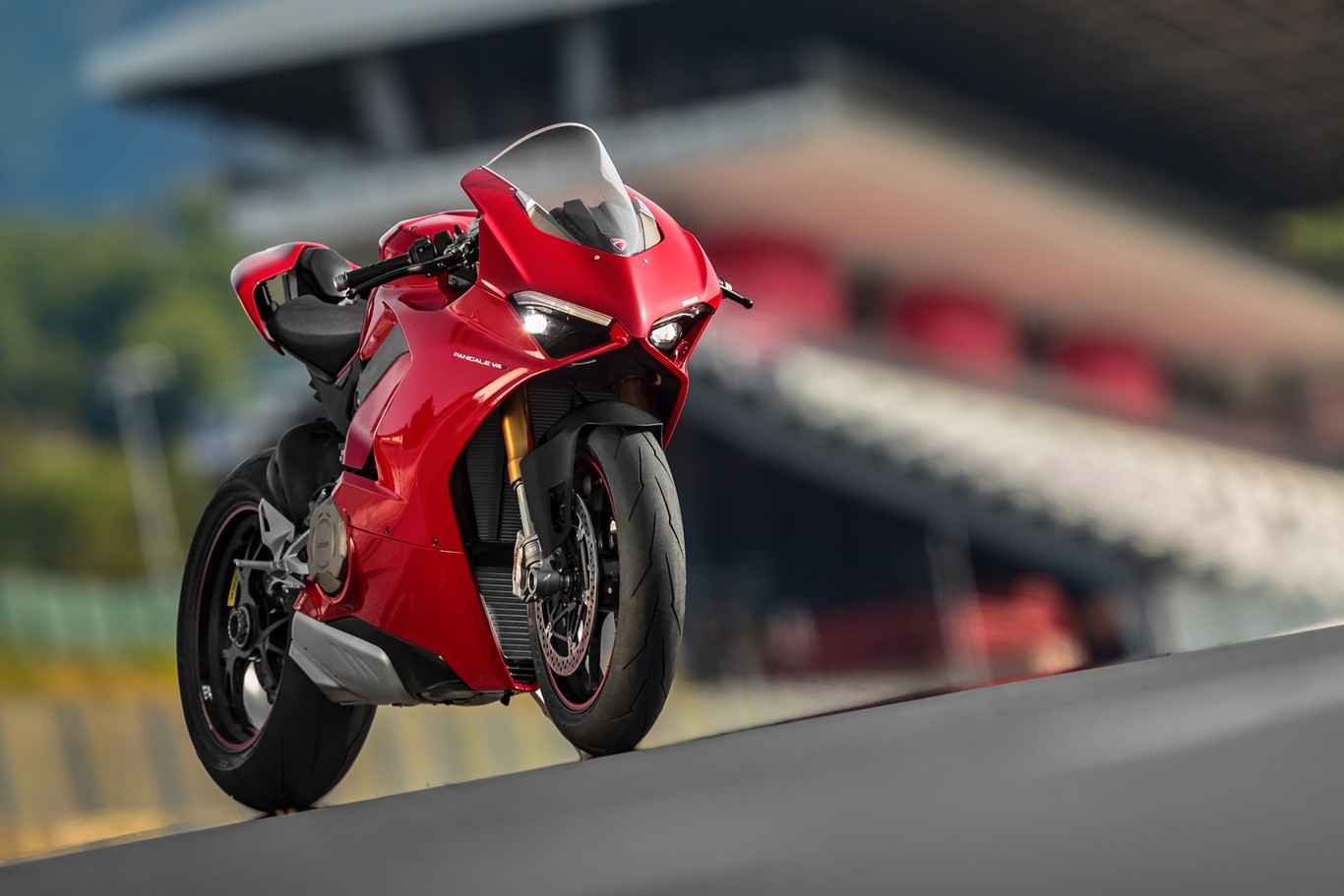 ¿Estás esperando a la Ducati Panigale V4? Toma cuatro vídeos y más de 50 fotos para calentar el ambiente