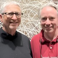 Los creadores de Windows y Linux se han conocido por fin: Bill Gates y Linus Torvalds comparten foto tras tres décadas de rivalidad