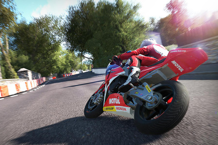 Deberías calentar, un nuevo trailer de 'TT: Isla de Man' nos hace soñar con relevar a John McGuinness en el IOMTT