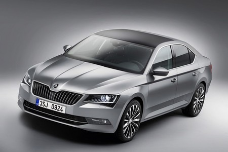 Skoda Superb 2015 Delantera