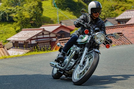 La nueva Kawasaki W800 se une a la familia de motos clásicas para el A2, desde 10.350 euros