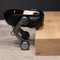 Roborock ha dado patas y ruedas a un robot aspirador. El Saros Rover sube escaleras y ahora llega a Europa 