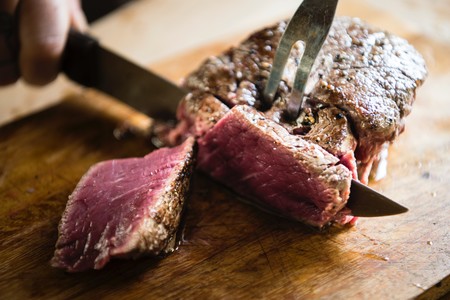 Reducir o no reducir el consumo de carne: no hay suficiente evidencia que respalde la reducción por motivos de salud