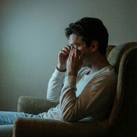 Si acabas con la vista cansada cuando ves la tele, no siempre es el brillo: este es el culpable invisible que puedes ajustar