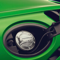Porsche reivindica la gasolina: los coches de combustible sintético son tan limpios como los eléctricos, asegura
