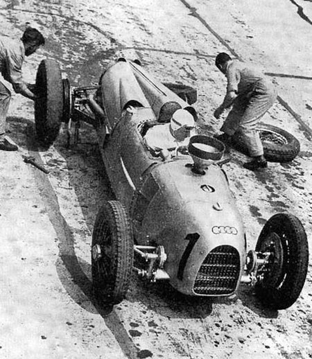 1934_german_gp_hans_stuck_auto_union_a_1st