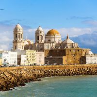 Todos los madrileños se van a Valencia por la cercanía, pero pocos eligen a la Sirena del Océano para el verano: es la joya de Andalucía