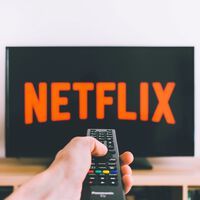 Si diste de baja tu cuenta de Netflix, tienes un botón inútil en el mando de tu Android TV. Así es cómo puedes darle una segunda vida 