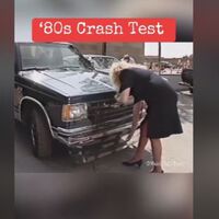 Un protector de plástico para el coche, una pared y una almohada por airbag. Ojo al "crash test" que arruinó en directo a una compañía