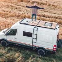 Me he montado una terraza en el techo de la camper por menos de 3.000 euros con estos tres sencillos pasos que da este experto bricomaniaco