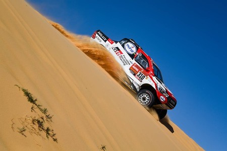 Analizamos la primera semana de Fernando Alonso en el Dakar: mucha velocidad, pocos galones y alguna novatada