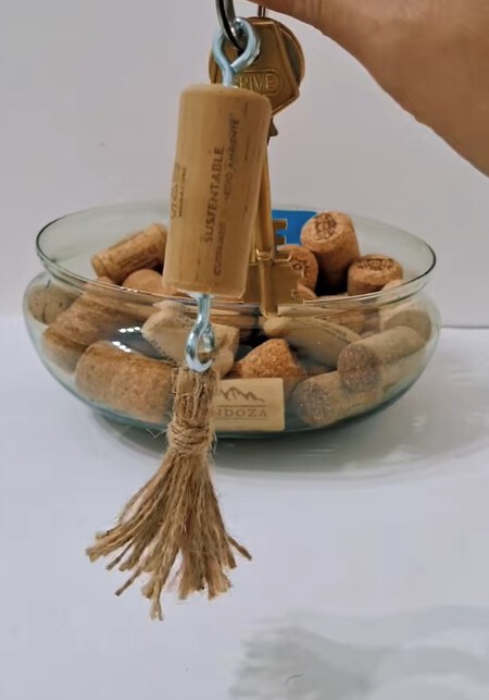 Un llavero artesanal con corcho