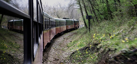El Expreso De La Robla Viaja En Un Ferrocarril Clasico Por El Norte De Espana