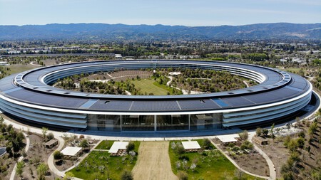 Apple programa una vuelta a las oficinas progresiva empezando en febrero, según The Information