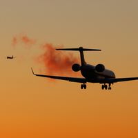 O Irã está prestes a iniciar outra guerra: a guerra para comprar uma passagem aérea antes que os preços subam exorbitantes. 