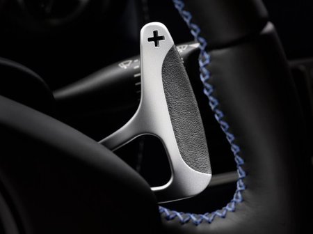 Aston Martin V8 Vantage S Levas