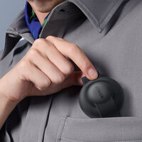 Este cargador inalámbrico Anker carga tres dispositivos a la vez y está casi a mitad de precio. Pero lo mejor es que te cabe en el bolsillo 