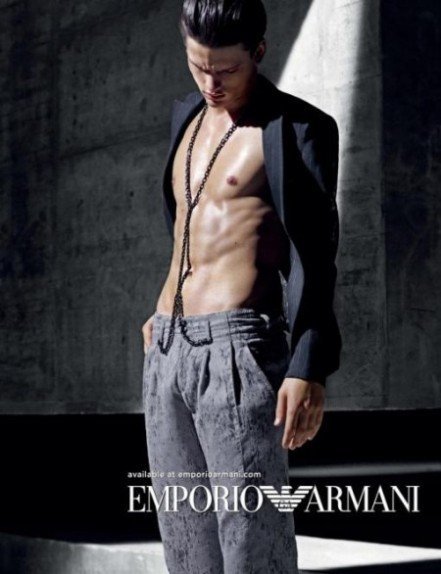 Emporio Armani, campaña Primavera-Verano 2011