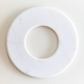 Zara Home reinventa un accesorio clásico de la cocina: está hecho de mármol natural para sumar elegancia a la mesa 