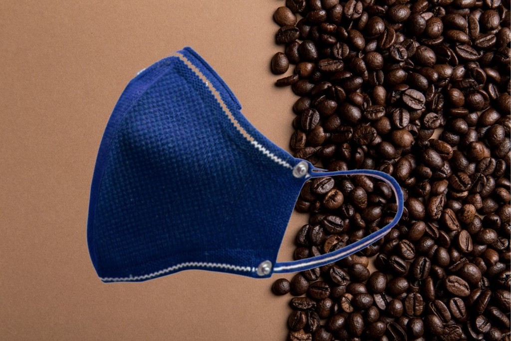 Crean cubrebocas con filtro hechos con café. Son tapabocas ecológicos
