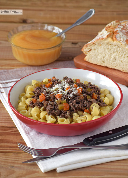 Ghackets und Hörnli o pasta con salsa de carne, queso y manzana: receta tradicional suiza