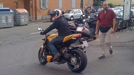 Ducati Streetfighter, ¿motor 848?