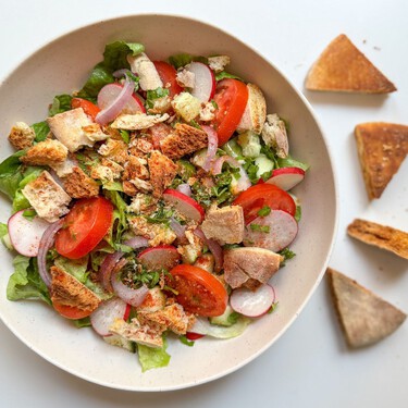 Fattush, receta fácil de la típica ensalada libanesa, fresca y crujiente