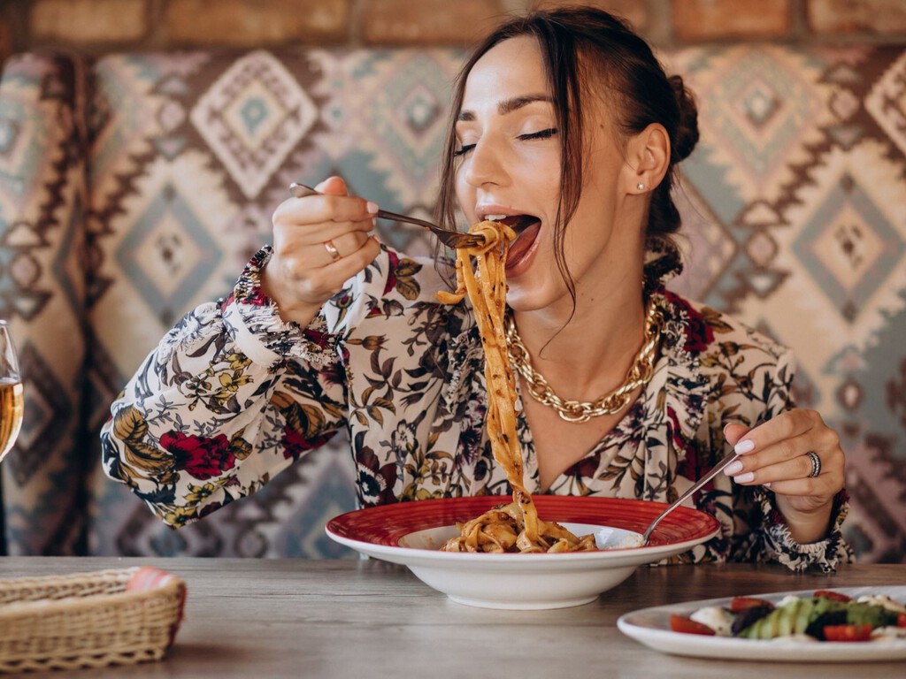 En Estados Unidos acaban de descubrir por qué en Italia no engordan con tanta pasta y helado. Sorpresa: comen menos 
