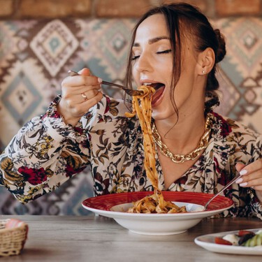 En Estados Unidos acaban de descubrir por qué en Italia no engordan con tanta pasta y helado. Sorpresa: comen menos 