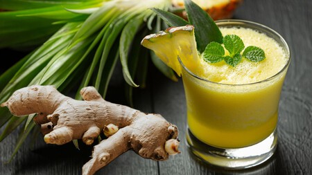 Rica agua de piña con jengibre y limón: refrescante y llena de vitaminas