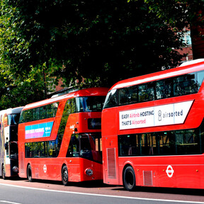 Con la cabina a 40 grados, los conductores de los famosos autobuses rojos de Londres van a la huelga 