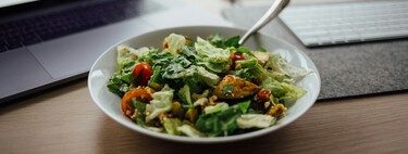 Los chefs coinciden: "Aliñar la ensalada en el orden correcto es importante. El aceite siempre va al final" 