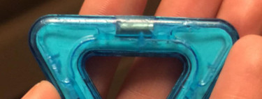 Una madre advierte del peligro de los juguetes con imanes, al tener que operar a su hijo de emergencia 