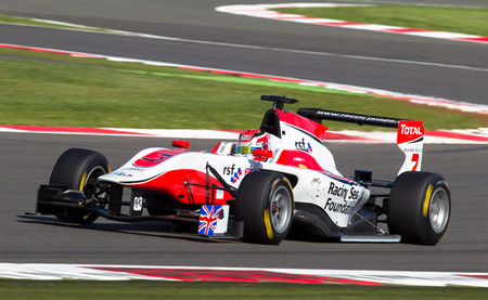 Jack Harvey y Giovanni Venturini triunfan en la ronda británica de la GP3