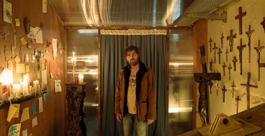 Un pueblo italiano quiere creer en un milagro en esta retorcida película de terror diabólica a la que sólo le falta una recomendación de Stephen King