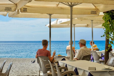 Pueblo Blanco Costa Granada Bonito Chiringuitos Playa Semana Santa Viajes Escapadas Andalucia Espana