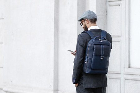 NAVA Design y su mochila Courier Leather: el estilo de Milán