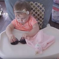 Juguetes versus cosas al azar: el gracioso vídeo que muestra que los bebés prefieren objetos cotidianos para jugar