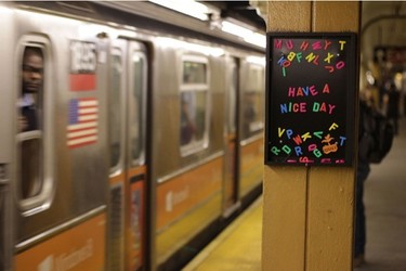 Rotten Apple, el arte urbano que te alegrará el día aunque sea lunes