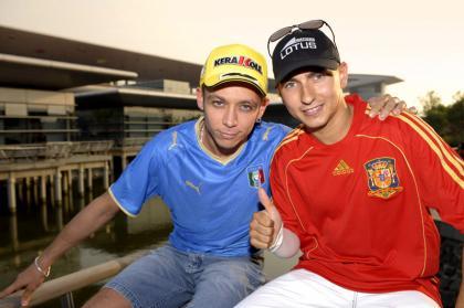 Rossi y Lorenzo ante el partido España - Italia
