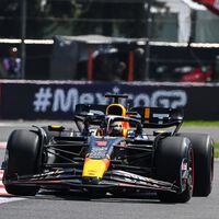 Max Verstappen manda en casa de Sergio Pérez y Fernando Alonso da el susto con un trompo a gran velocidad