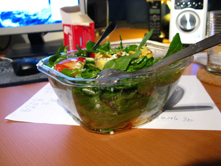 Ensaladas empacadas ¿realmente son buenas para los humanos y el medio ambiente?