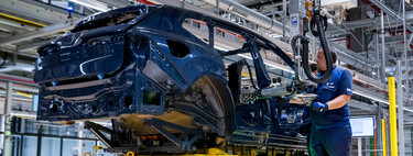 Mientras la industria del automóvil europea se desmorona, una sola marca ha encontrado la fórmula para no cerrar fábricas y seguir vendiendo como antes